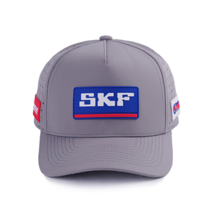 Maßgefertigte 5-Panel Wasserabweisende Lasergeschnittene Baseballkappe mit Löchern, Funktionalem Sportseil und Gesticktem Logo, Schwarz, 100% Polyester - Product Image 2