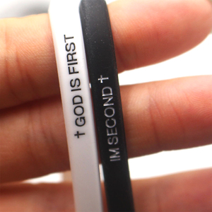 Nhiều Màu Mỏng Dải Thể Thao Tùy Chỉnh Silicone Vòng Đeo Tay Thiên Chúa Là Thư Đầu Tiên Hợp Thời Trang Thương Hiệu 5Mm Cao Su Tay Dây Đeo Cổ Tay Khuyến Mại - Product Image 2