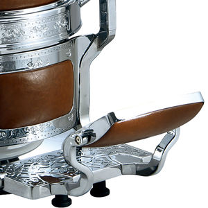 Silla reclinable de peluquero marrón resistente, marco de silla galvanizada de cuero, silla de estilo de peluquería de aluminio - Product Image 6