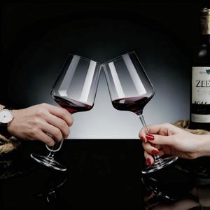 Nouveau <span class=keywords><strong>verre</strong></span> <span class=keywords><strong>à</strong></span> vin en <span class=keywords><strong>verre</strong></span> <span class=keywords><strong>à</strong></span> <span class=keywords><strong>pied</strong></span> haut de style européen, tasse en <span class=keywords><strong>verre</strong></span> haut de gamme de restaurant d'hôtel, <span class=keywords><strong>verre</strong></span> <span class=keywords><strong>à</strong></span> vin logo personnalisable - Product Image 3