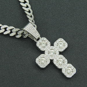 Colar Masculino com Cruz Cravejada em Zircônias, Pingente de Cruz com Bisel Quadrado Cravejado, Banhado a Ouro e Prata, Joia Religiosa para Festas - Product Image 4
