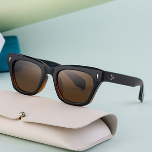 Lunettes de soleil sport polarisées ZS-98142P, monture noire, verres TAC, protection UV400, design minimaliste quadrilatère pour hommes, idéales pour la conduite - Product Image 1