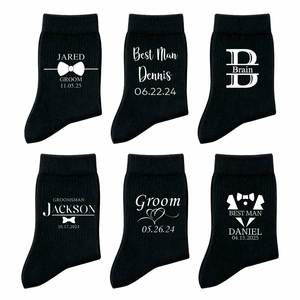 Chaussettes en coton personnalisées pour les garçons d'honneur pour les photos de mariage - Chaussettes habillées personnalisées avec nom - Cadeaux pour les invités de mariage - Product Image 1