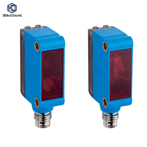 Capteur industriel à faisceau traversant GSE6-P4112, doté d'un design carré compact pour la détection sur ligne de production automatisée - Product Image 1