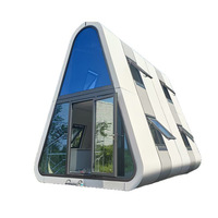 Capsule spatiale triangulaire double couche en acier léger, espace d'activités, maison mobile entièrement équipée pour gîte, camping et hôtel extérieur