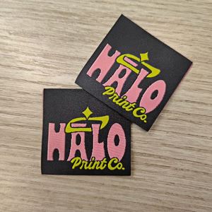 Etiqueta Tejida RFID de Alta Densidad Personalizada, Lavable, con Relieve de Silicona, Etiquetas Tejidas Beige Cosidas, Etiquetas de Talla S/M para Trajes de Baño - Product Image 1
