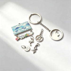 Accesorios de Cadena Metálica de Lujo para Ropa y Bolsos, Etiqueta Metálica para el Cuello con Logotipo de Letra Exclusivo, Adornada con Aleación de Alta Calidad - Product Image 2