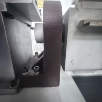 Machine de perçage et de fraisage CNC OUWO 3200 mm avec table rotative et moteur servo pour le traitement des trous et des profils en aluminium et en PVC.