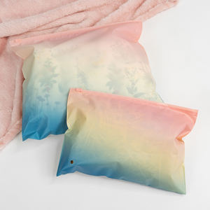 ถุงพลาสติกซิปล็อคแบบไล่สีพิมพ์โลโก้ตามสั่ง ถุงซิปแบบฝ้าสำหรับเสื้อผ้าและเสื้อยืด - Product Image 4