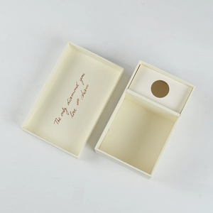 กล่องของขวัญเครื่องสำอางพิมพ์ลายตามสั่ง พร้อมฝาพับและฐานสีฟ้า ทำจากกระดาษการ์ดสีขาวและกระดาษลูกฟูก สำหรับการสั่งซื้อจำนวนน้อย - Product Image 2