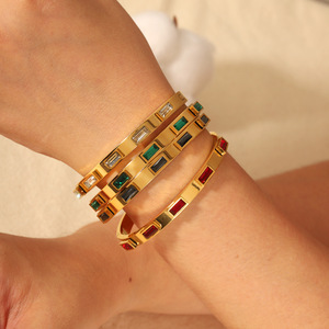Pulsera de Cristal con Baño de Oro de 18K, Diseño Geométrico con Canal, Joyería para Mujer, Uso Diario - Product Image 1
