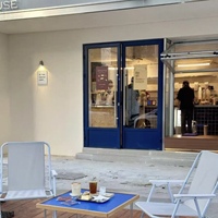 Porte commerciale à double battant en aluminium à rupture de pont thermique robuste avec verre trempé et ressort au sol pour entrée de magasin KFC