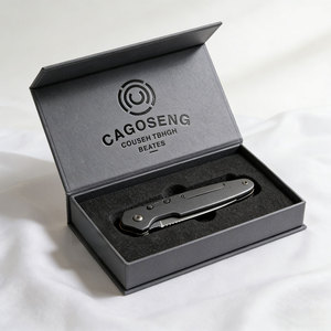 Scatola Rigida di Lusso con Goffratura/Debossing, Confezione Cosmetica in Carta con Chiusura Magnetica, Scatola Regalo Artigianale con Magnete e Inserto in Schiuma - Product Image 1