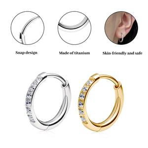 उच्च गुणवत्ता वाले एस्टम f136 टाइटेनियम छोटे होप्स इयररिंग्स के साथ क्यूबिक ज़िरकोनिया कान हुगी उपास्थि हेलिक्स ट्रेमस कान गहने महिलाएं - Product Image 4