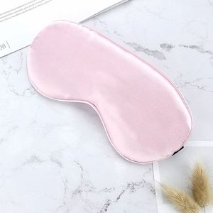Masque pour les yeux en velours de luxe super doux avec sangle élastique et rembourrage en soie, couleur personnalisée pour un sommeil de haute qualité - Product Image 1