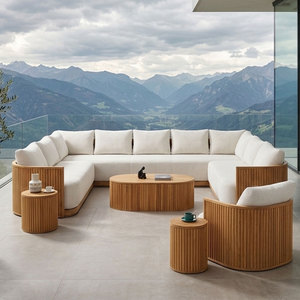 Divano a U in Teak Massiccio YORLLA, Sezionale in Legno Scanalato con Cuscini Bianchi, <span class=keywords><strong>Arredamento</strong></span> da Esterno B2B - Product Image 1