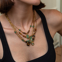 Collier ras du cou ethnique en perles de pierre naturelle avec pendentif en pierre précieuse tendance style INS et chaîne en acier inoxydable
