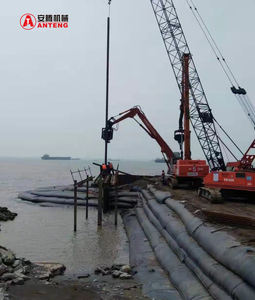 Marteau vibro-pilon hydraulique monté sur excavatrice de 40 à 50 tonnes - Product Image 4