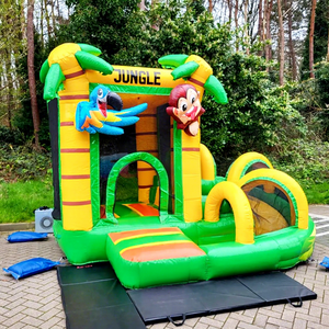 Castillo inflable de jungla con tobogán para fiestas infantiles. - Product Image 1
