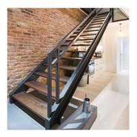 Escalier droit moderne à double poutre pour intérieur, avec marches en acier inoxydable et bois massif, et garde-corps en verre trempé, idéal pour appartement/hall.