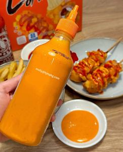 Bouteille de sauce chili piquante Sira Cha en plastique PET sans BPA de 250 ml, ronde, facile à presser, avec bouchon à vis - Product Image 1