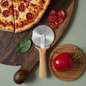 Casa naturale Logo personalizzato comoda impugnatura legno oliva manico in acciaio inox Pizza rotella taglierina per gli amanti della Pizza - Product Image 4