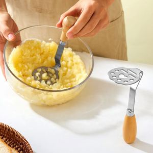 Prensa de ajo mini de acero inoxidable con mango de madera, cuchillo para mantequilla y juego de tenedores para frutas - Product Image 2