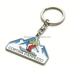 Llavero de Metal Esmaltado de Esquí y Snowboard Cortina, Recuerdo de Deportes de Nieve de Montaña, Llavero de la Estación de Esquí de los Alpes Italianos - Product Image 1