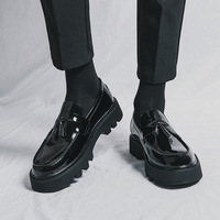 Zapatos de cuero de alta calidad para hombre, suela gruesa, aumento de altura, borlas, cierre sin cordones, patrón sólido, diseño puntiagudo, mocasines de invierno