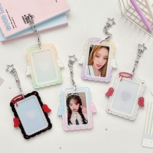 Porte-cartes en acrylique Premium 3 pouces bicolore Ailes d'ange, Étui <span class=keywords><strong>rigide</strong></span> pour cartes photo et badges d'identification, et Protecteur de cartes de haute qualité - Product Image 4