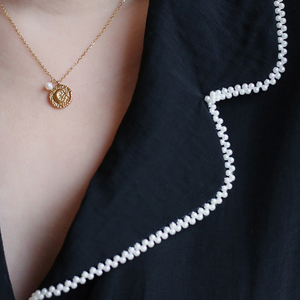 <span class=keywords><strong>Collana</strong></span> con luna di perle moneta martellata Full Karma Circle New Crescent Moon Phase medaglione ciondolo catena delicata in acciaio inossidabile - Product Image 2
