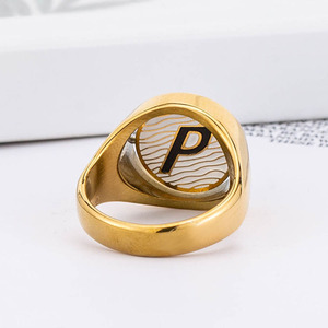 Yunnique Anillo giratorio de acero inoxidable para hombre con letra P con incrustaciones negras de doble cara, regalo de joyería de moda - Product Image 3