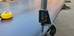 काले लोहे के हल्के एमएस एचआरसी हॉट रोल्ड कार्बन स्टील शीट s235jr q345 एस400 st37 <span class=keywords><strong>sae</strong></span> <span class=keywords><strong>1010</strong></span> स्टील कोइल बॉयलर प्लेट - Product Image 2