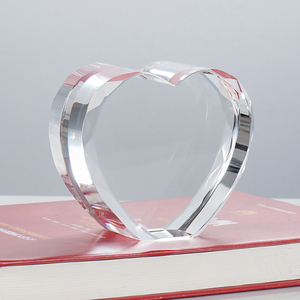 Cubo de corazón de cristal transparente blanco K9, logotipo tallado personalizable y patrones para Navidad, grabado con temática de amor en el exterior - Product Image 6