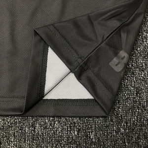 Polos de hombre Boxy Fit con logotipo impreso personalizado OEM - Product Image 3