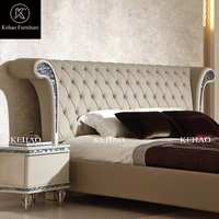 Italienisches Luxus-Polsterbett in Kingsize für Villa-Hauptschlafzimmer mit Muschel-Intarsien-Dekoration Hochwertiges Lederbett