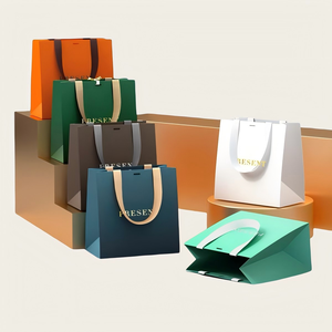 ถุงกระดาษสำหรับช้อปปิ้งบรรจุภัณฑ์สำหรับรองเท้าเสื้อผ้าบูติกสุดหรูโลโก้ออกแบบได้ตามต้องการ - Product Image 2