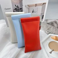 Sac à lunettes avec fermeture automatique Sac pochette personnalisé en cuir artificiel souple portable étanche haut de gamme pour lunettes de soleil