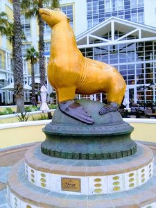 Venta caliente <span class=keywords><strong>al</strong></span> aire libre jardín decoración de metal cuna estatua de bronce de <span class=keywords><strong>Oscar</strong></span> el sello - Product Image 3