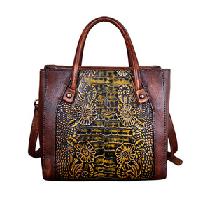 Sac à main Ando en cuir de vache véritable pour femme, sac fourre-tout vintage à motif floral en relief, sac à bandoulière - Product Image 5