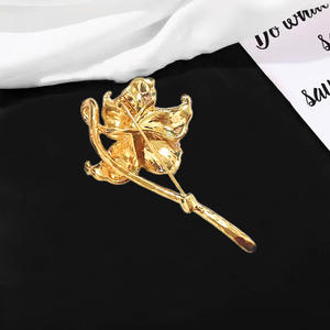 Broche Lotus de Luxe avec Strass Colorés, Broche Tempéramentale pour Femme, Accessoires de Bijouterie de Haute Qualité - Product Image 6