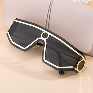 Ly-98427 Gafas de sol unisex de moda con montura negra, protección UV400 de metal y plástico, clase 2, para hombres y mujeres - Product Image 3