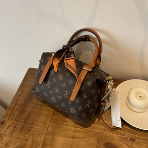 Nouveau design, sac Boston tendance pour femmes, sac bandoulière imprimé classique, sac à main de haute qualité, sac à bandoulière populaire pour femmes - Product Image 4