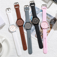 Montre pour femme, chiffres grands, mignonne, simple, tendance, silicone, ultra légère, L005, montres à quartz