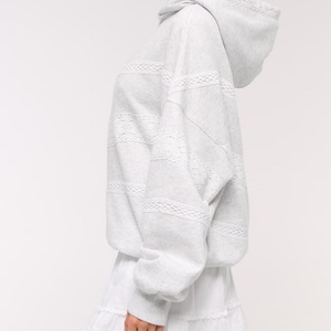 Haut décontracté surdimensionné pour femme avec cordon de serrage, logo imprimé et bordure en dentelle, style streetwear, personnalisable - Product Image 4