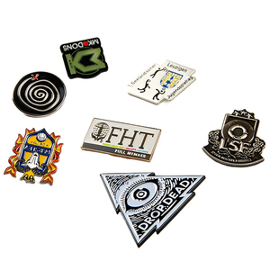 Broches de Esmalte Duro con Diseño Moderno, Insignias de Metal de Aleación de Zinc, Broche Personalizado con Patrón Gótico de Anime para Decorar Mochilas y Sombreros - Product Image 5