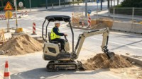 Expédition porte-à-porte COUGARS Mini-excavatrice sur chenilles de 1 tonne avec moteur pour usage domestique et fonction de bras pivotant