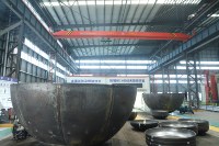 Conteneur sous pression pour navire océanique à tête hémisphérique formée à chaud, sablée et anti-corrosion par pulvérisation de sel