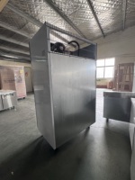 Lemari Pendingin Display Tegak 4 Pintu Stainless Steel Hemat Energi dengan Pintu Kaca Anti-Kabut untuk Penyimpanan Makanan Segar di Hypermarket