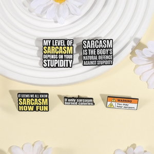 Broche de esmalte con la frase 'Advertencia: Puedes escuchar sarcasmo', 'Mi nivel de sarcasmo depende de <span class=keywords><strong>tu</strong></span> estupidez', insignia para solapa de ropa, regalo de joyería - Product Image 6